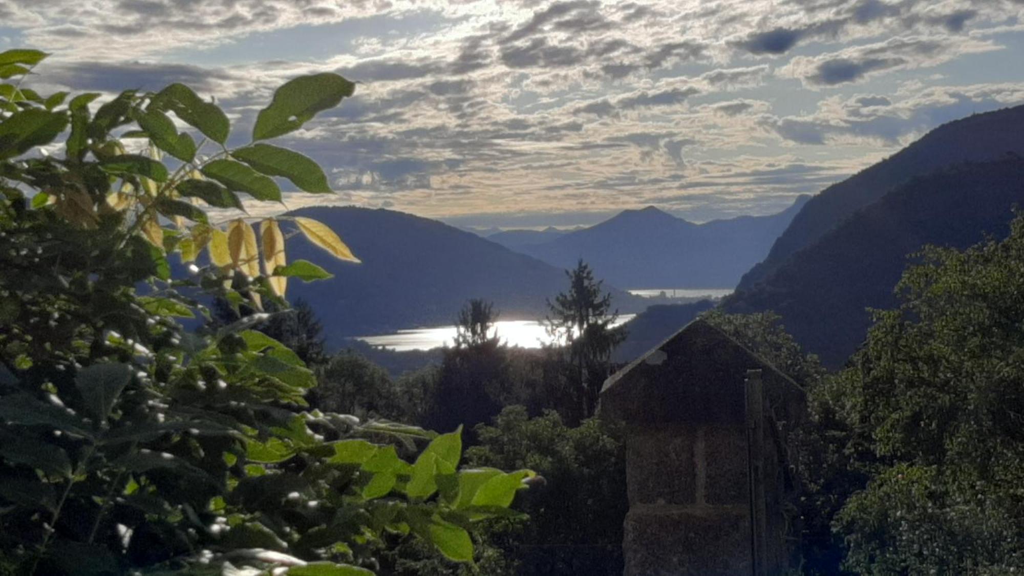 B&B Al Mutpron Casale Corte Cerro Екстер'єр фото